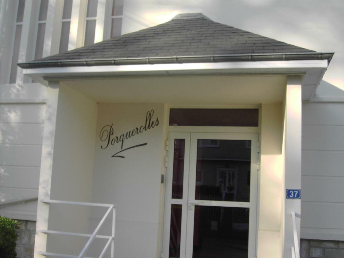 Residence Porqueroles Bagnoles de l'Orne Normandie Exterior photo